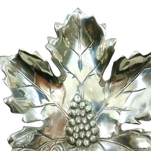 Grape Leaf Serving Dish Tray Cast Aluminum Collectible Metalware Made in India - Picture 3 of 9